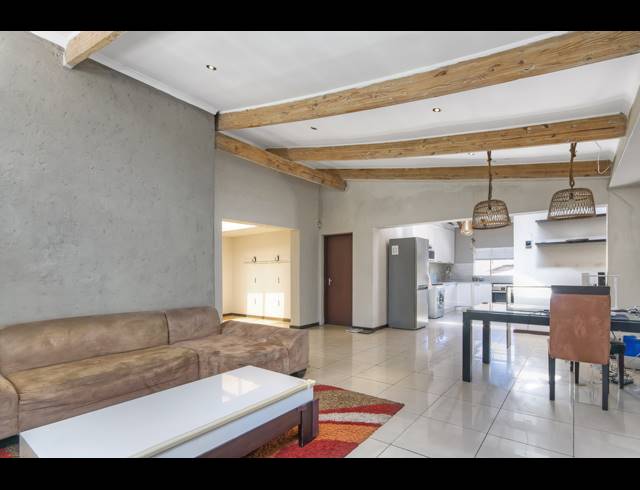 6 BEDROOM HOUSE FOR SALE IN WOODMEAD